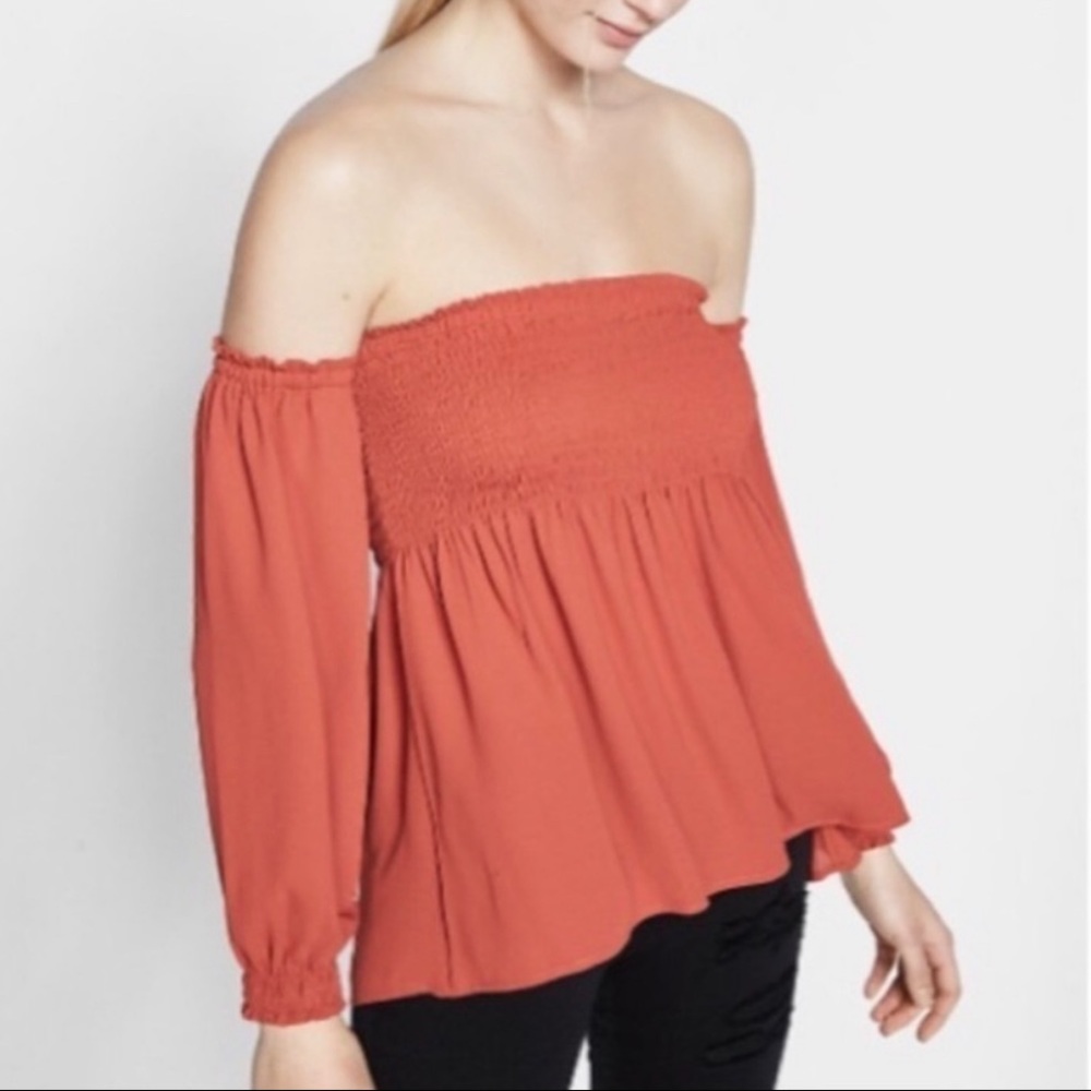 Off the shoulder express long sleeve